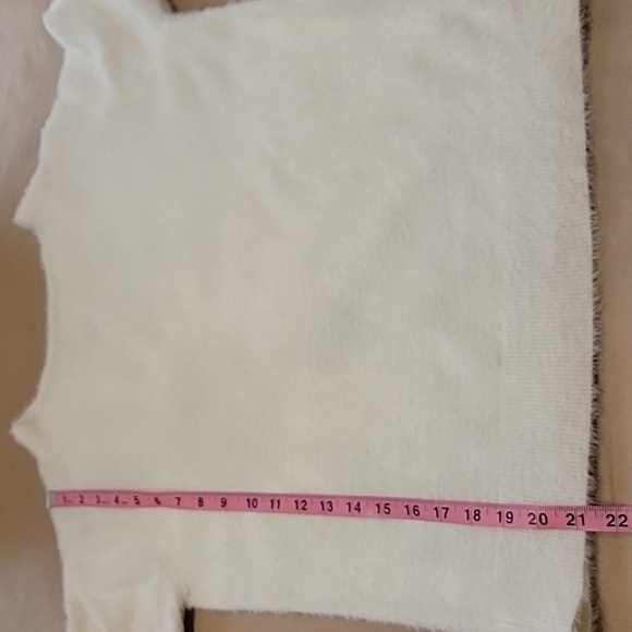 Banana Republic Size XS Ivory Long Sleeve Short (not Crop) Super Soft Sweater - Picture 8 of 11